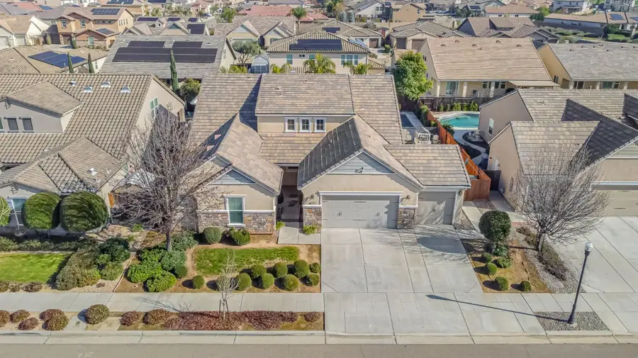 1345 N Kaweah Avenue, Clovis, CA 93619 - #2