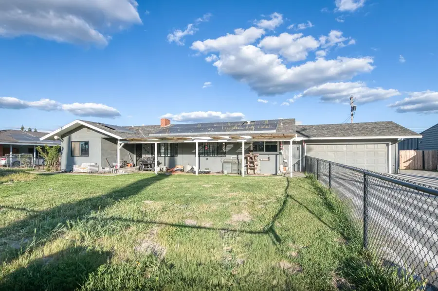 560 10th Avenue, Kingsburg, CA 93631 - #3