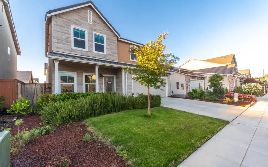 951 Kelso Avenue, Clovis, CA 93619 - #2