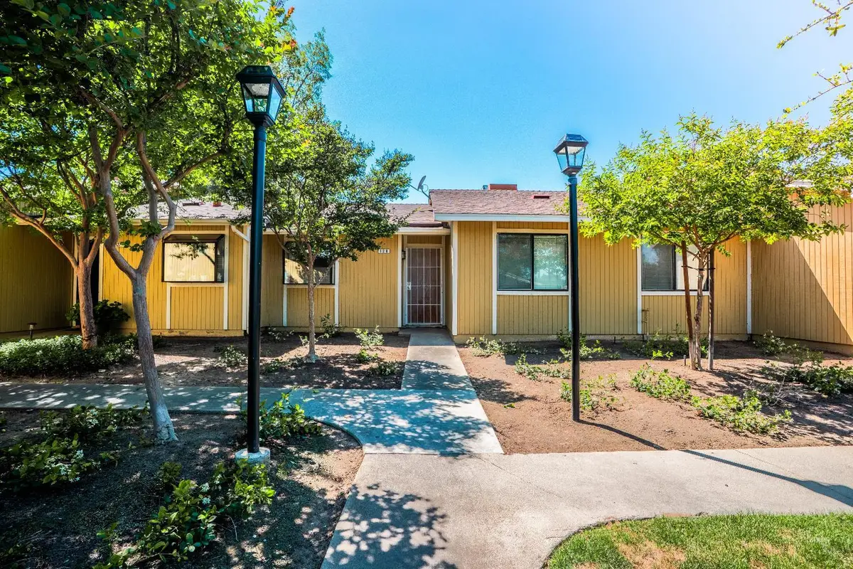 4885 N Backer Avenue #128, Fresno, CA 93726 - #1