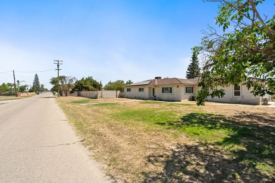 6220 S Clara Avenue, Fresno, CA 93706 - #3