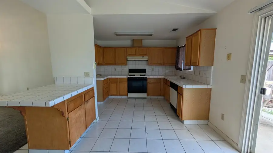575 Macadamia Avenue, Madera, CA 93637 - #3