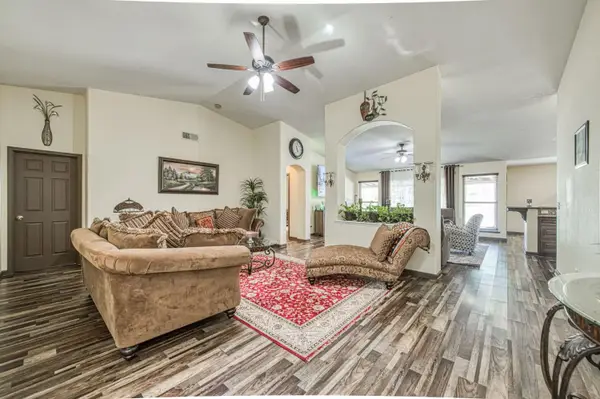 1135 Rafer Johnson Drive, Kingsburg, CA 93631