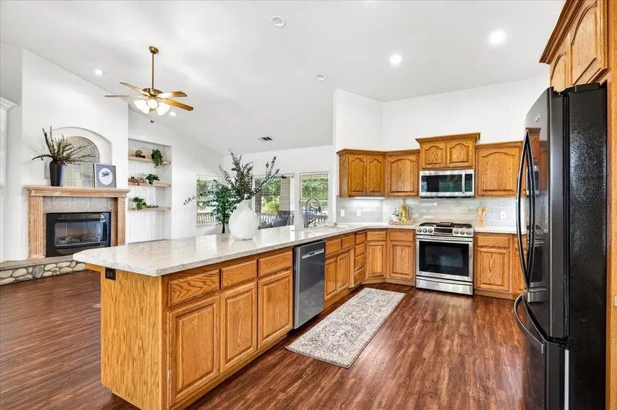 1528 S Exeter Court, Visalia, CA 93292 - #2
