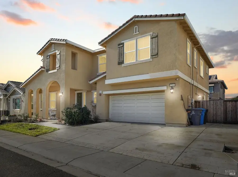 724 Razorbill Street, Vacaville, CA 95688 - Image #2