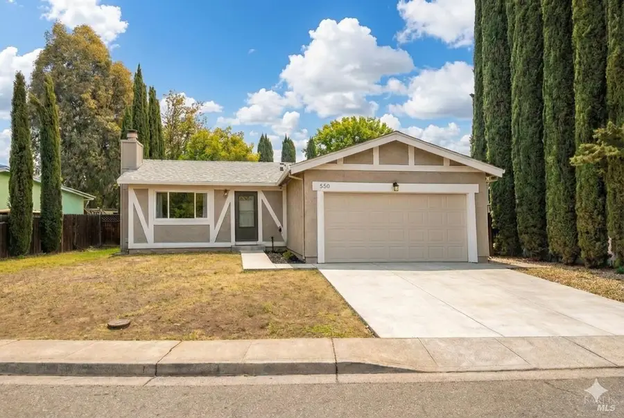 550 W Creekside Circle, Dixon, CA 95620 - Image #2