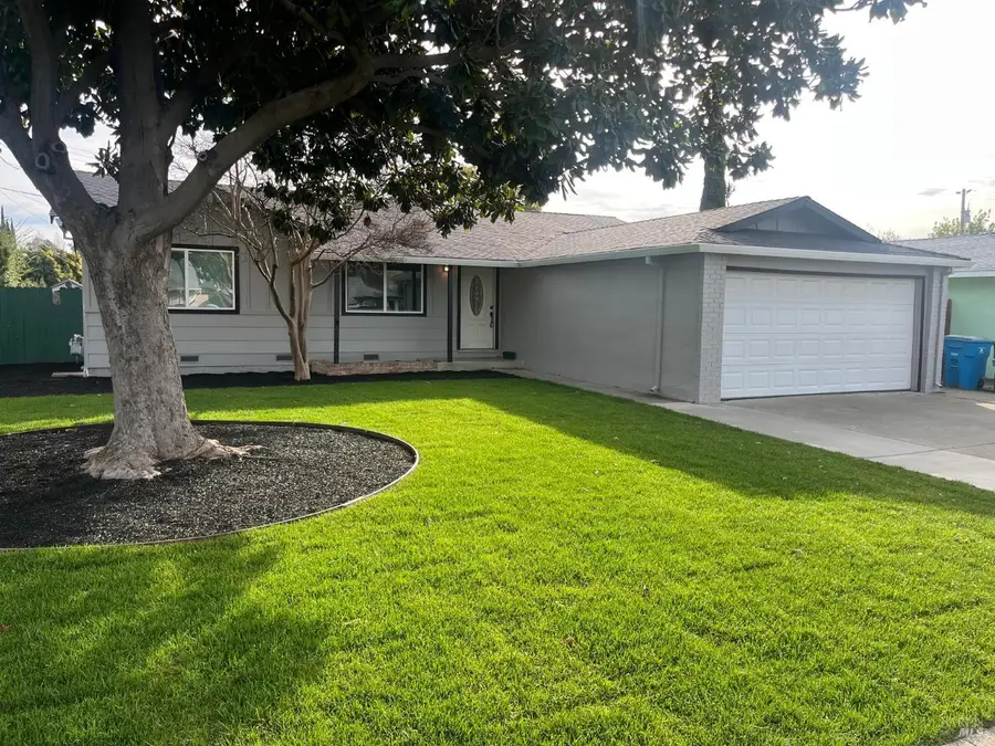 324 Trinity Drive, Vacaville, CA 95687 - #2