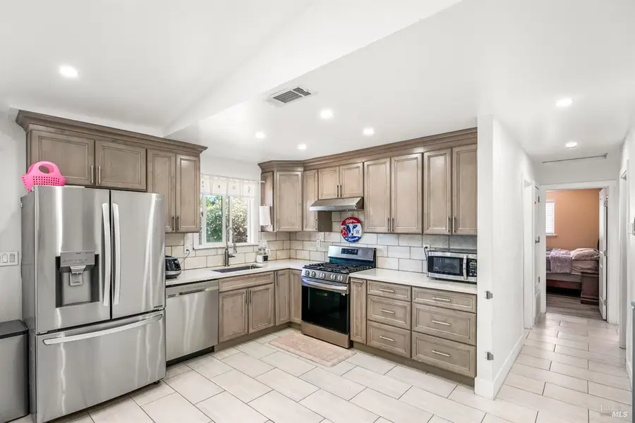 2061 Southwood Drive, Vacaville, CA 95687 - #2