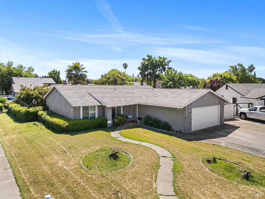 683 Claremont Court, Vacaville, CA 95687 - #2