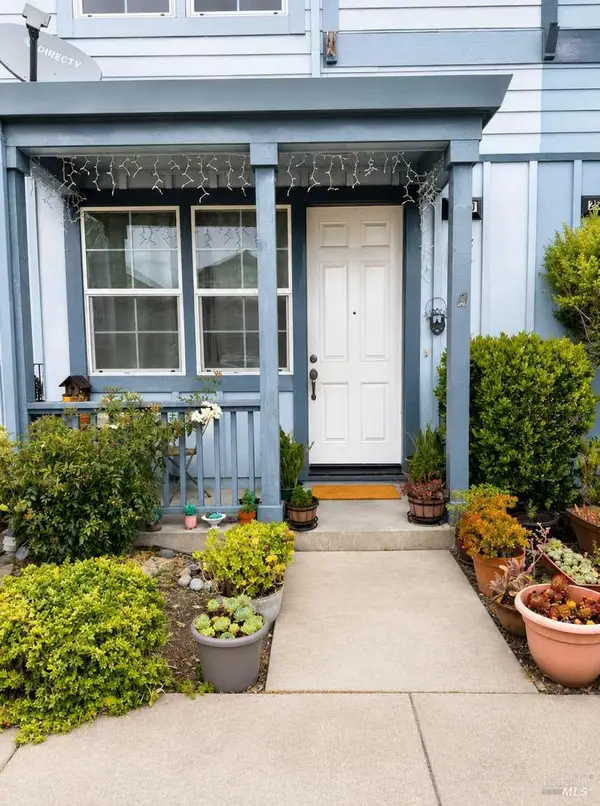 2560 N Village Drive, Santa Rosa, CA 95403