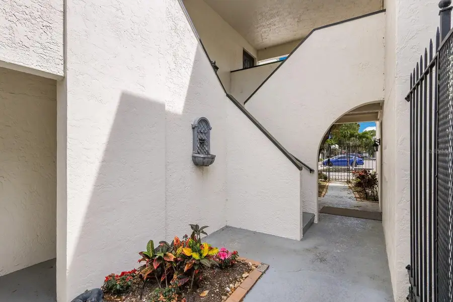 1542 Oak Street #6, Sarasota, FL 34236 - Image #3