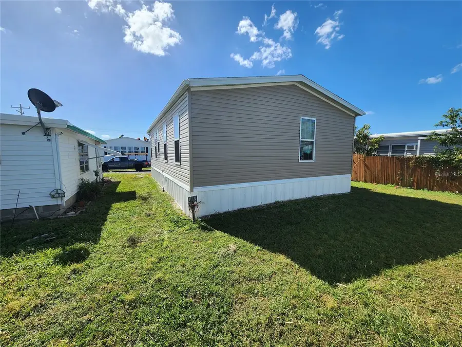 705 50th Avenue Drive W, Bradenton, FL 34207 - Image #2