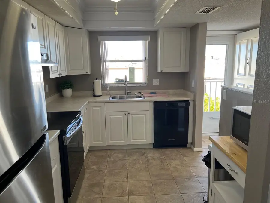 3983 Maceachen Boulevard #432, Sarasota, FL 34233 - Image #3