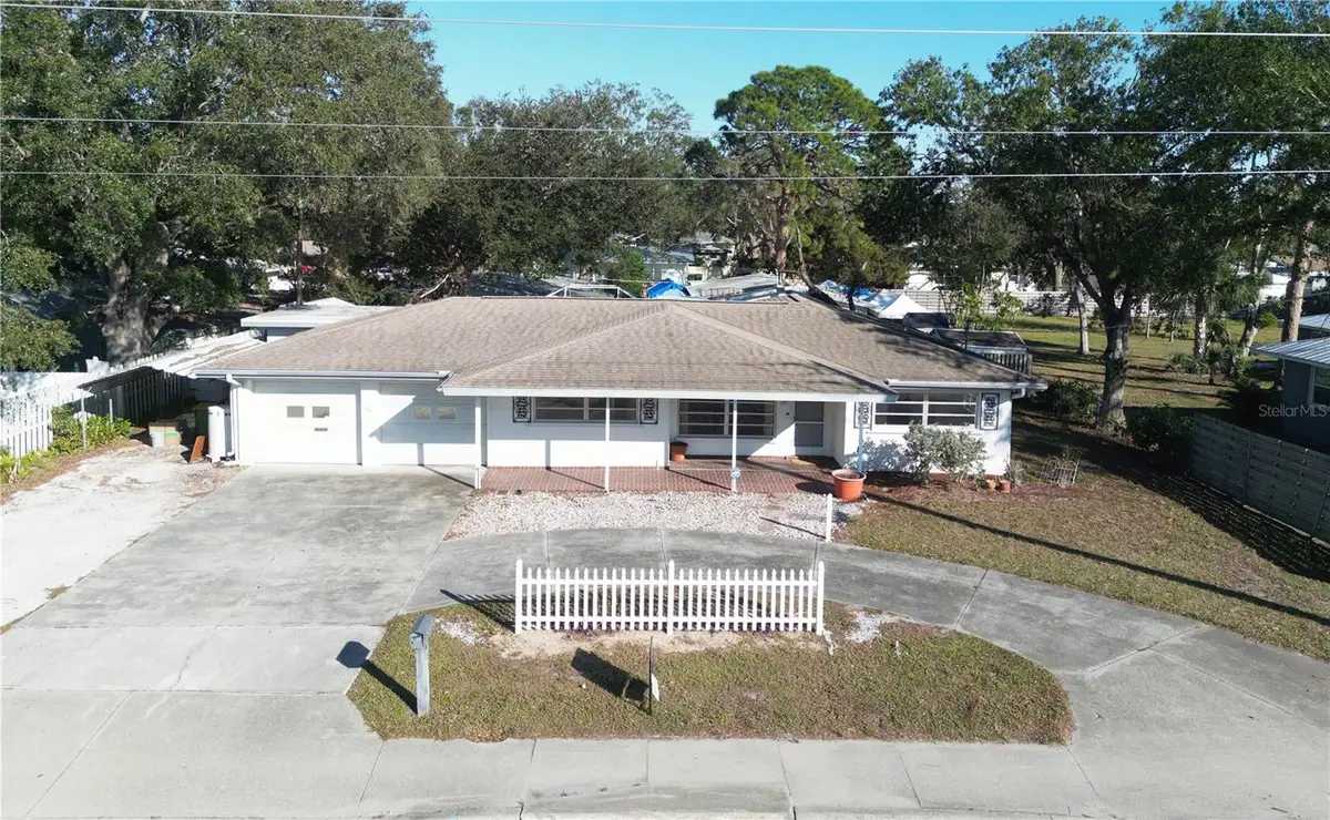 975 S Tuttle Avenue, Sarasota, FL 34237 - Image #1