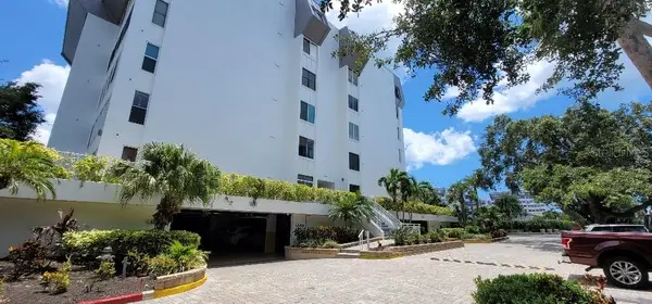 1200 E Peppertree Lane #305, SARASOTA, FL 34242