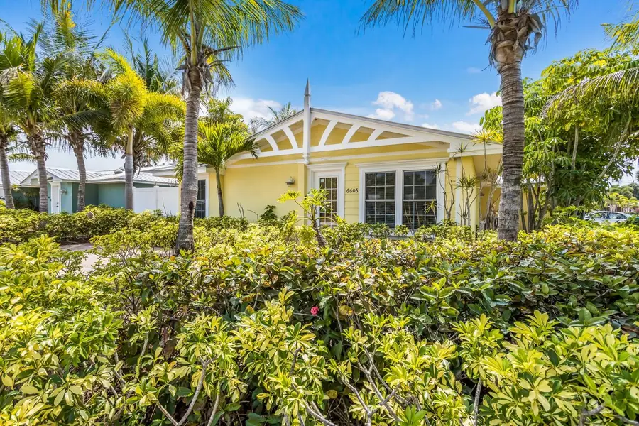 6606 Holmes Boulevard #3, Holmes Beach, FL 34217 - Image #2