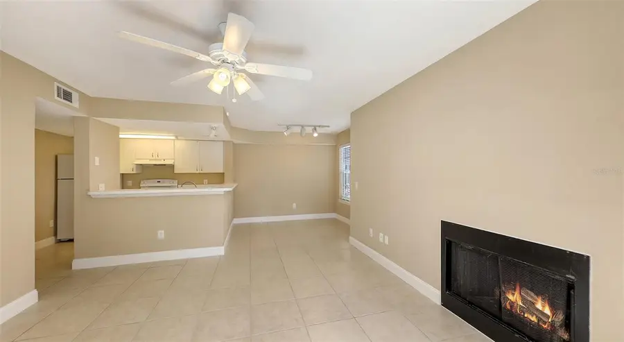 850 S Tamiami Trail #301, Sarasota, FL 34236 - Image #2