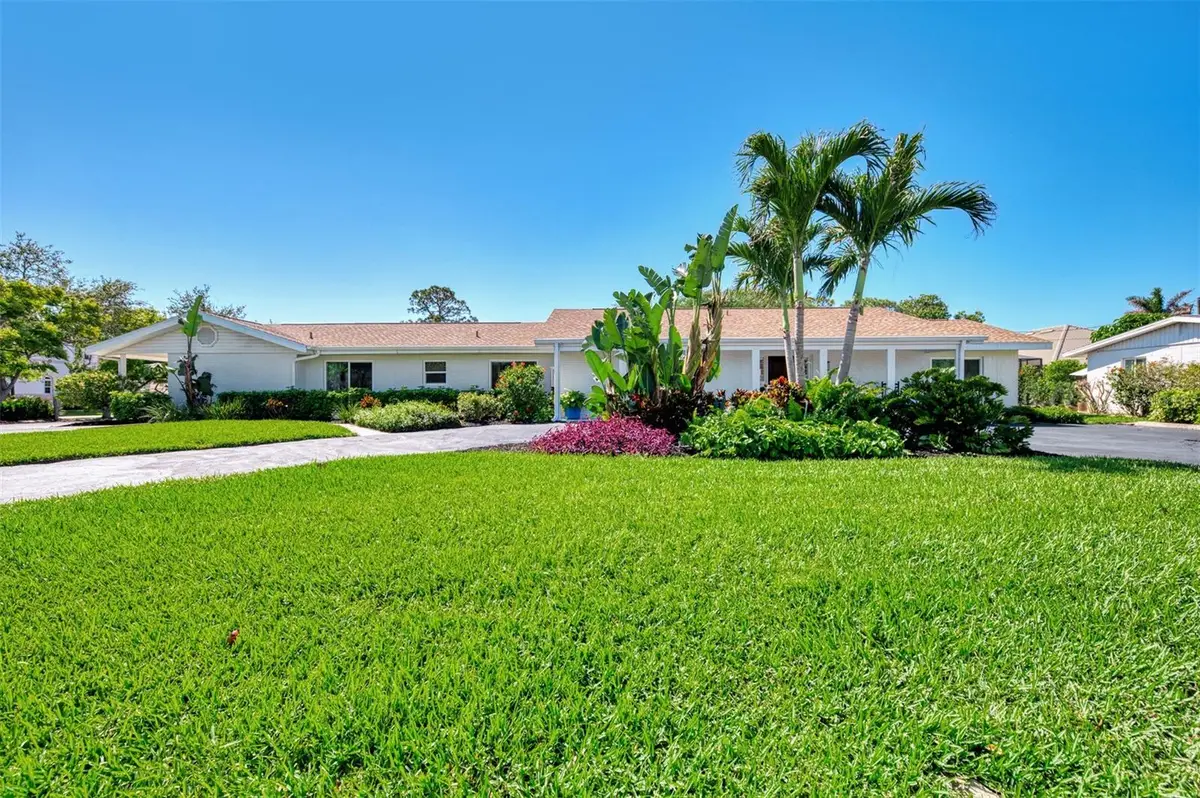 400 Nokomis Avenue S, Venice, FL 34285 - Image #1