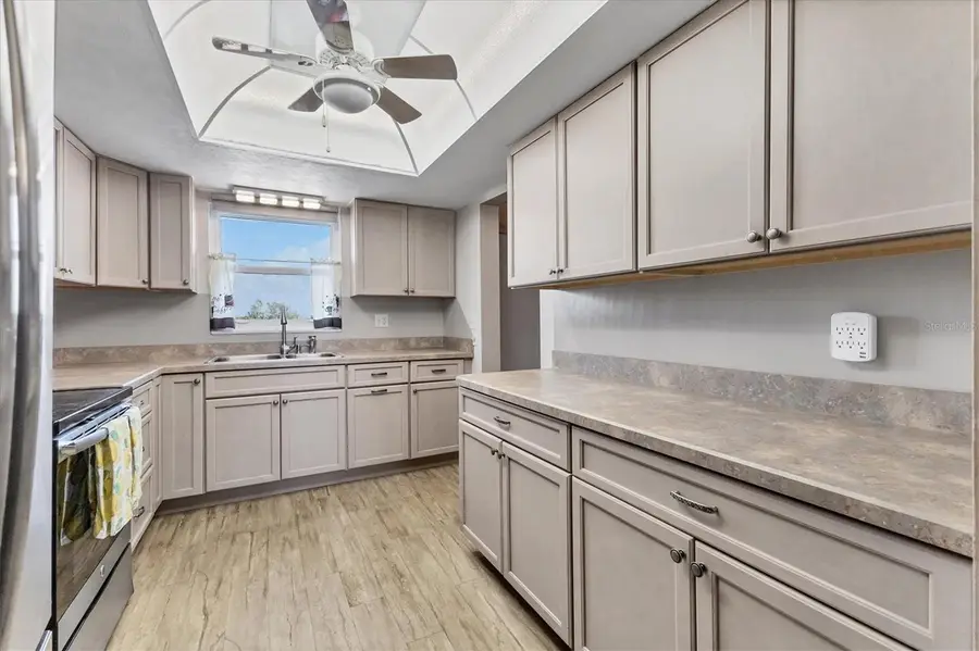 3204 Lake Bayshore Drive #407, Bradenton, FL 34205 - Image #3