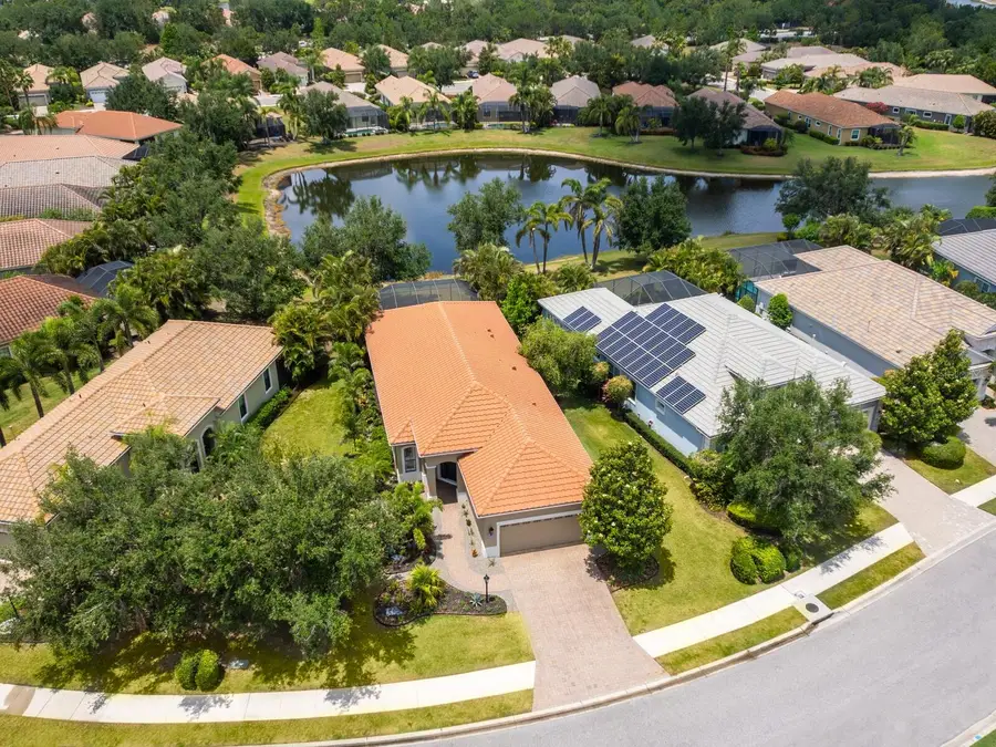 14325 Stirling Drive, Lakewood Ranch, FL 34202 - Image #2