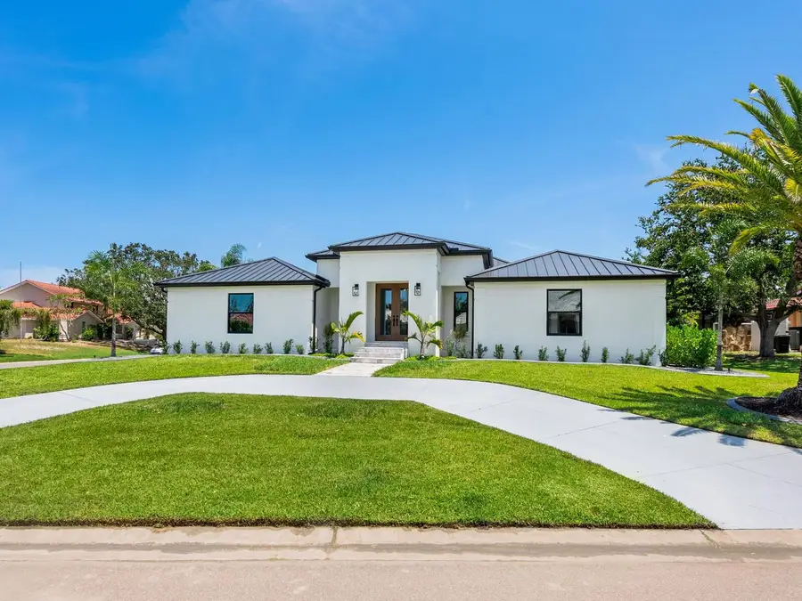 180 Lookout Point Drive, Osprey, FL 34229 - Image #3