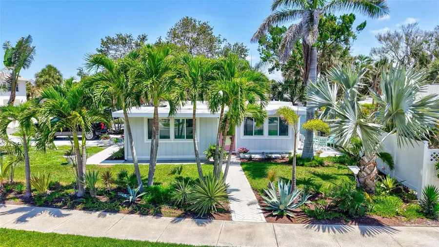 643 Calle Del Otono, Sarasota, FL 34242 - Image #2