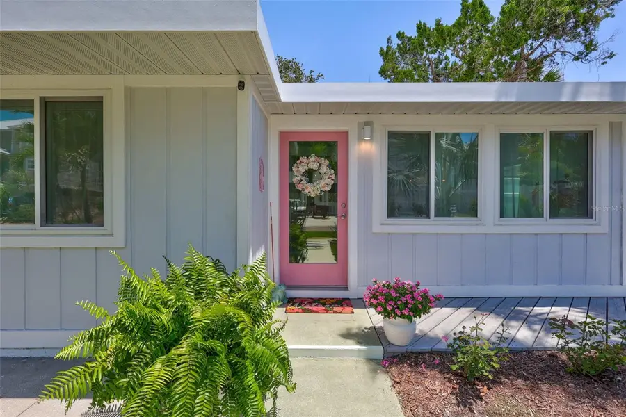 643 Calle Del Otono, Sarasota, FL 34242 - Image #3