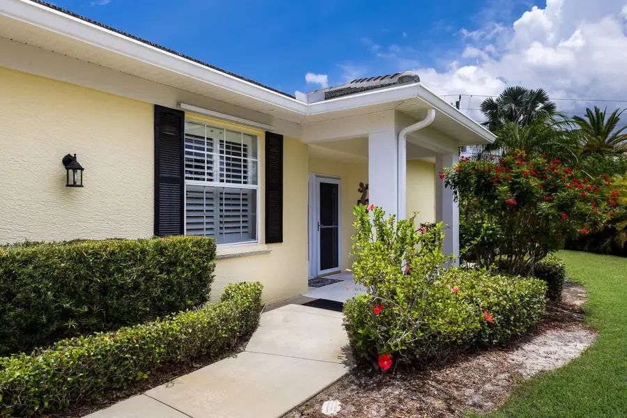915 SW Barclay Court, Venice, FL 34293 - Image #2