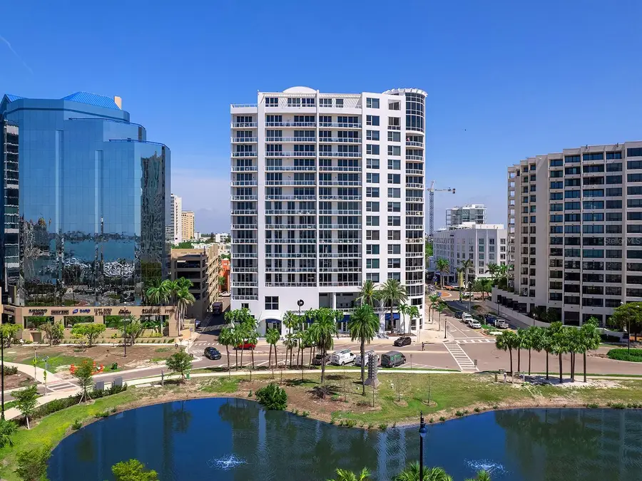 1233 N Gulfstream Avenue #401, Sarasota, FL 34236 - Image #2