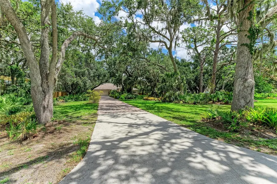 3217 Oak Grove Drive, Sarasota, FL 34243 - Image #2