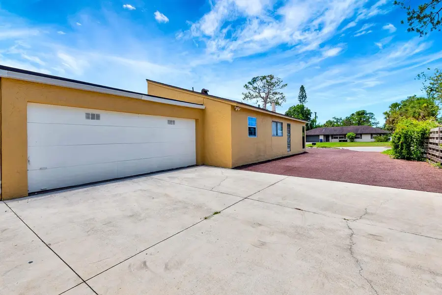 2315 Riverwood Pines Drive, Sarasota, FL 34231 - Image #2