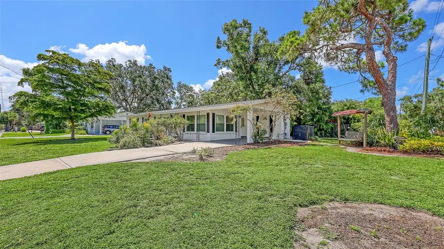 2462 Hyde Park Street, Sarasota, FL 34239 - Image #2