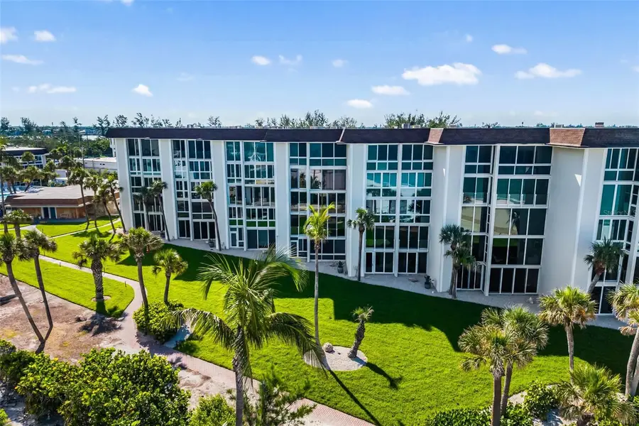 2110 Benjamin Franklin Drive #301, Sarasota, FL 34236 - Image #2