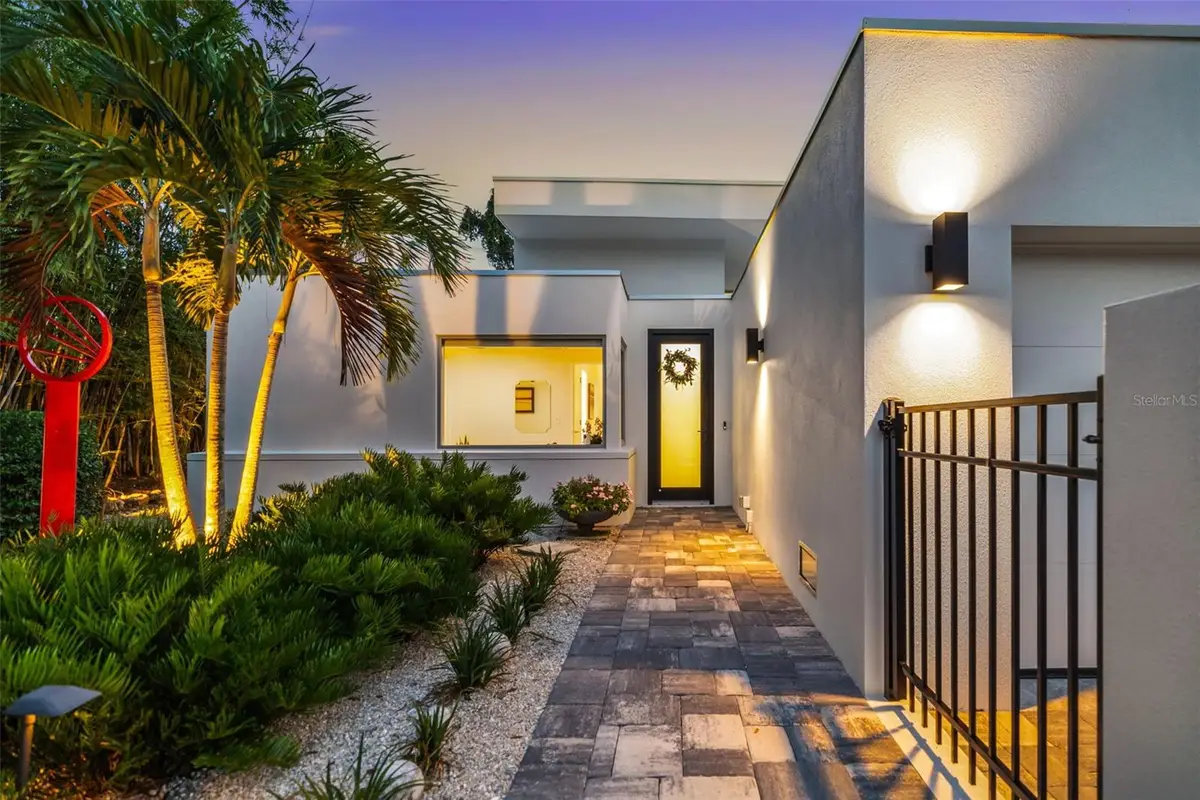 904 Virginia Drive, Sarasota, FL 34234 - Image #1