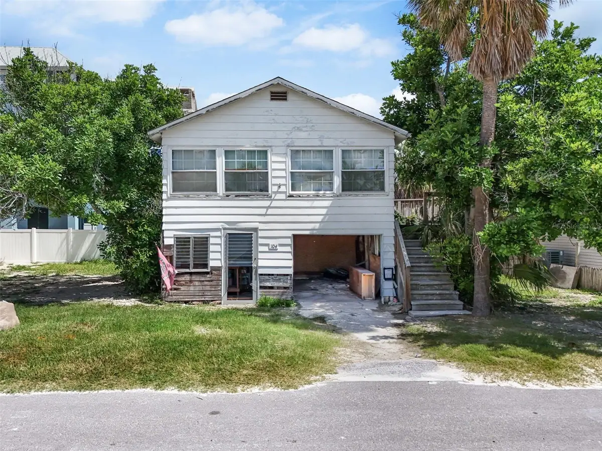 104 10th Street S, Bradenton Beach, FL 34217 - Image #1