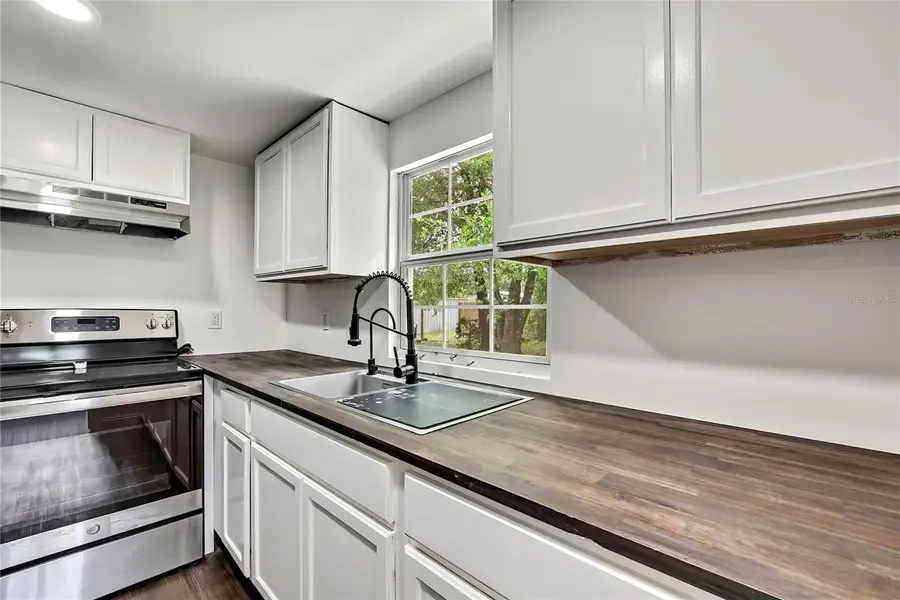 8569 W Admiral Byrd Lane, Crystal River, FL 34429 - Image #2