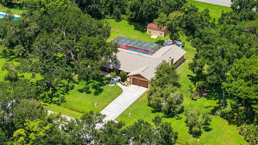 5879 Ravenwood Drive, Sarasota, FL 34243 - Image #2