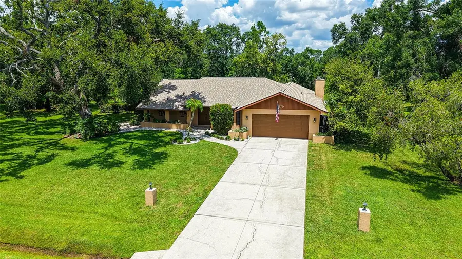 5879 Ravenwood Drive, Sarasota, FL 34243 - Image #3