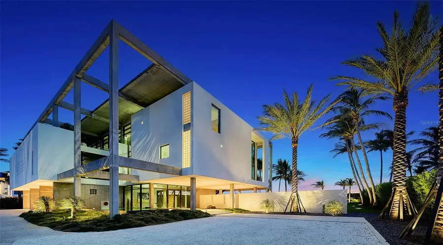 8250 Sanderling Road, Sarasota, FL 34242 - Image #2