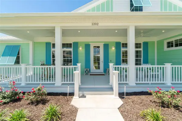 1202 Fiesta Key Circle, LADY LAKE, FL 32159