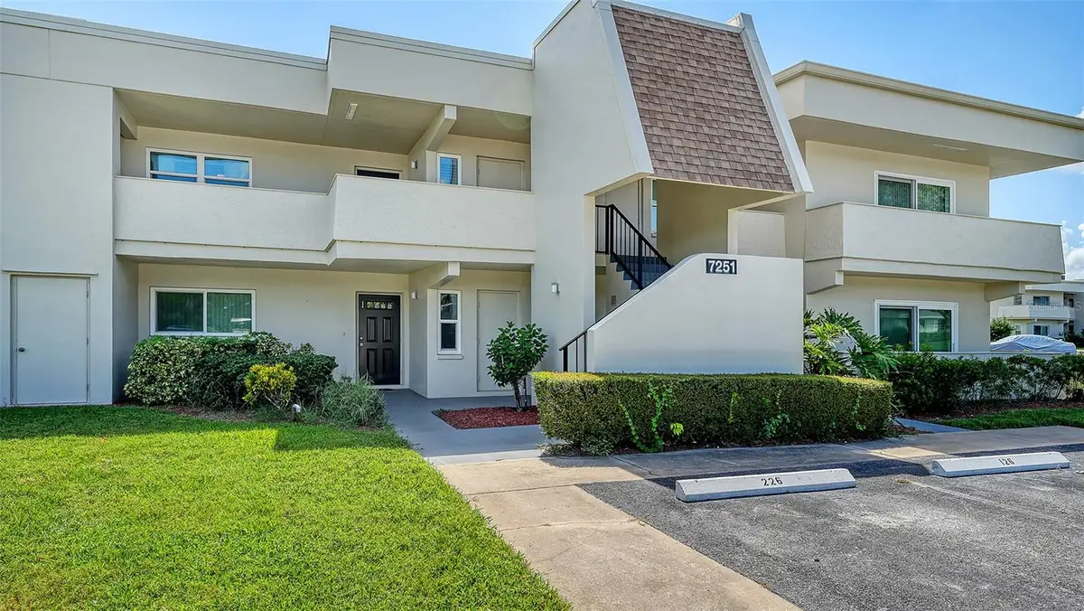 7251 W Country Club Drive N #226, Sarasota, FL 34243 - Image #1