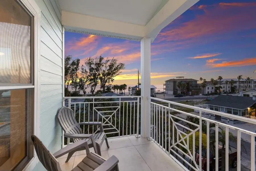 105 4th Street S, Bradenton Beach, FL 34217 - Image #2