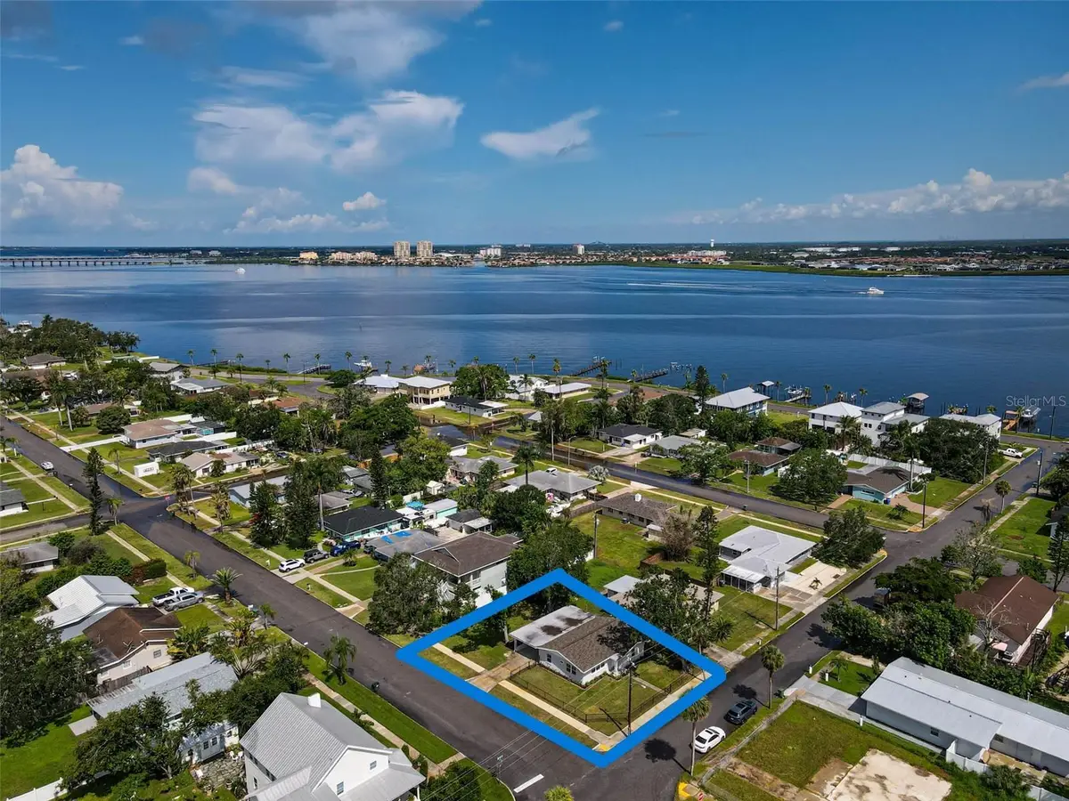 102 20th Street Ne, Bradenton, FL 34208 - Image #1