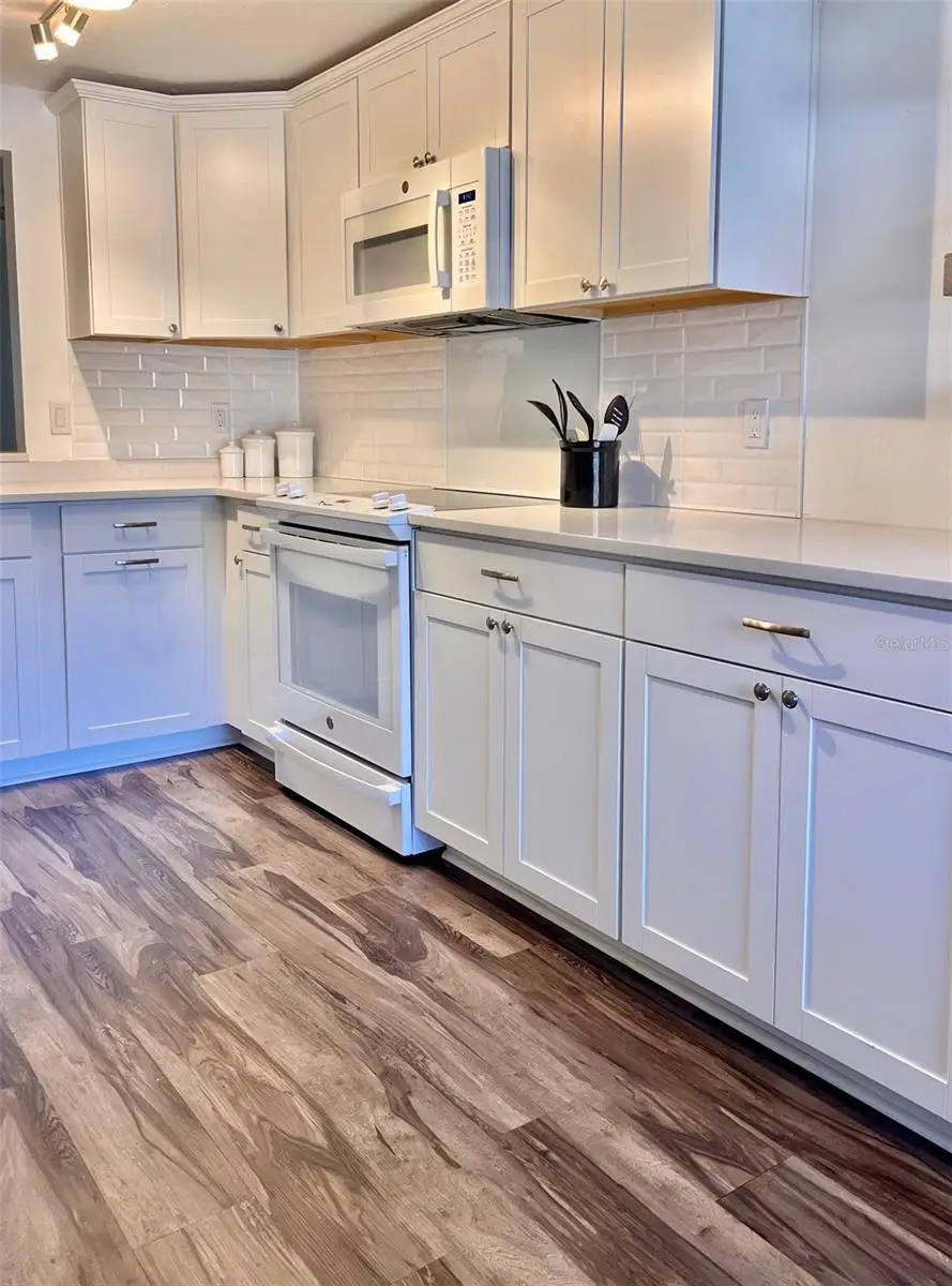 984 Sunridge Drive #J3, Sarasota, FL 34234 - Image #3