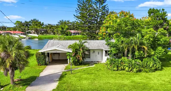 209 Lake Shore Drive, NOKOMIS, FL 34275