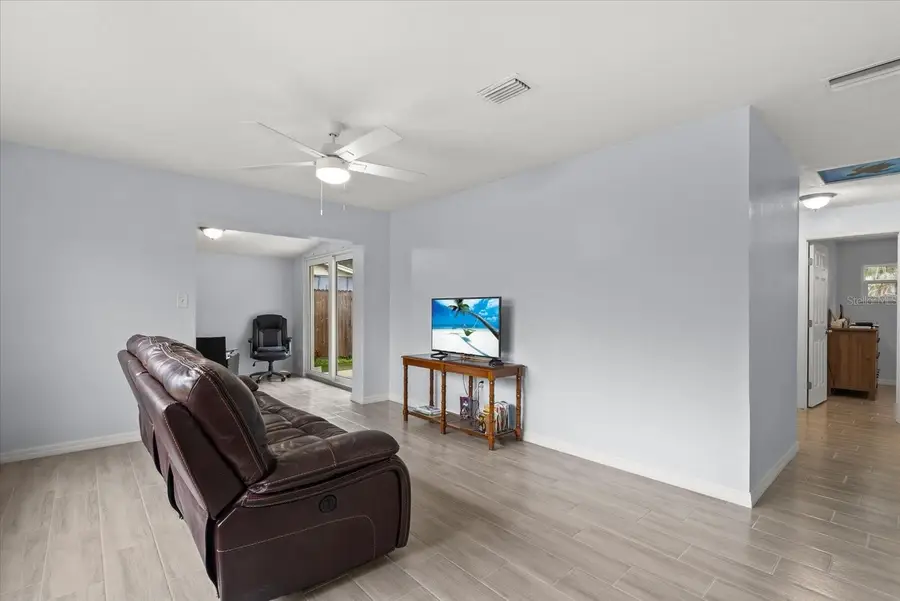 2035 Vinson Avenue, Sarasota, FL 34232 - Image #2