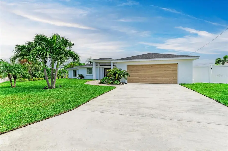 668 Key Royale Drive, Holmes Beach, FL 34217 - Image #3