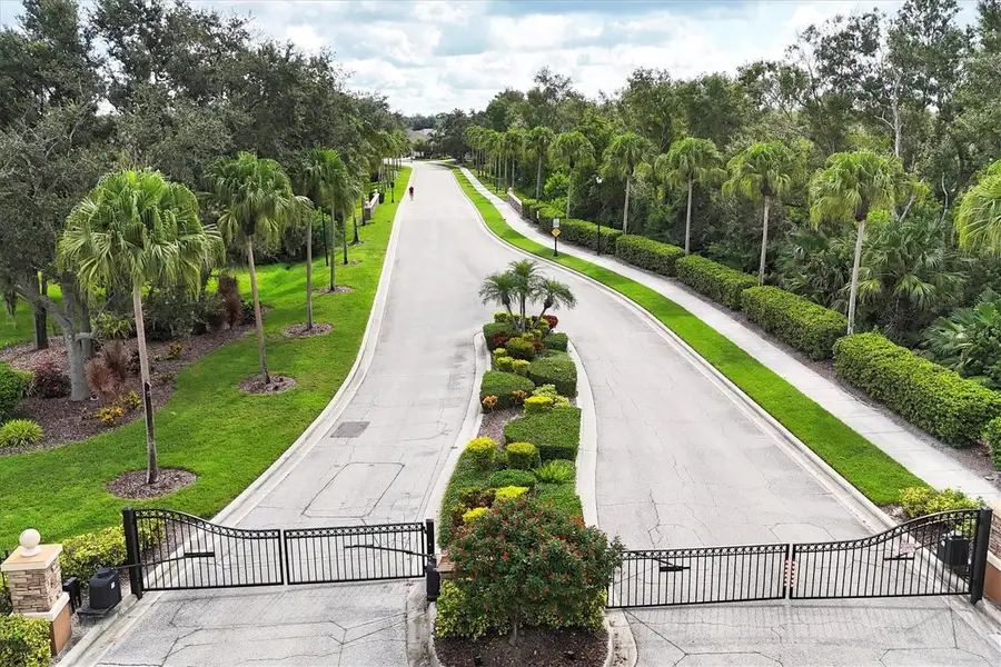 331 Londonderry Drive, Sarasota, FL 34240 - Image #3