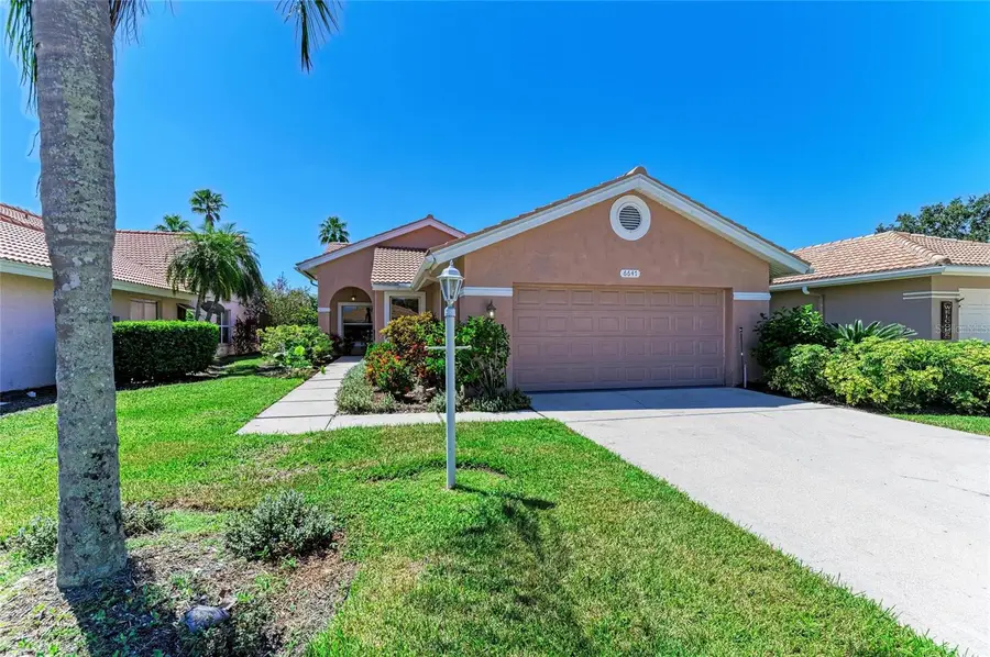 6647 Oakbrooke Circle, Bradenton, FL 34202 - Image #2