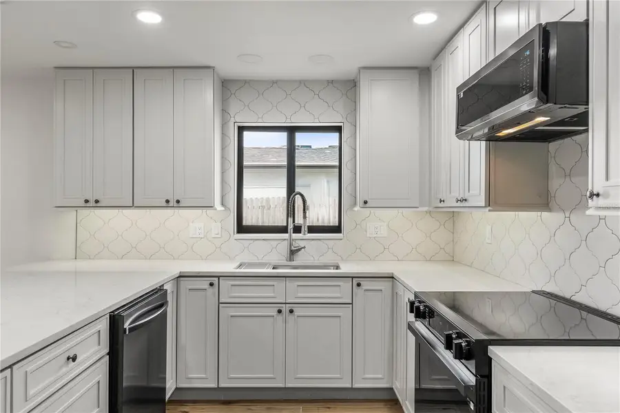 3819 Shore Acres Boulevard Ne, Saint Petersburg, FL 33703 - Image #3